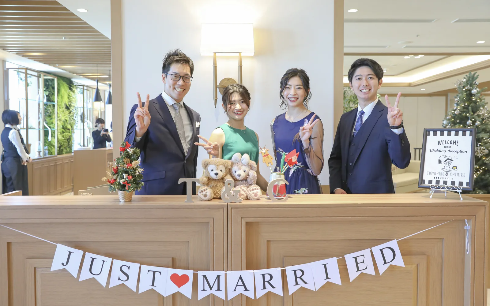 結婚式二次会の準備から撮影するカメラマン
